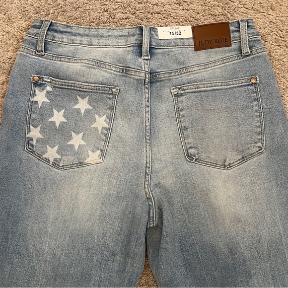 Judy Blue Star Bright Boyfriend Jeans - Picture 10 of 14